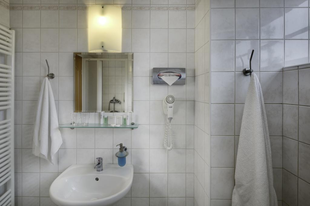 Hotel Otar Prága Kültér fotó