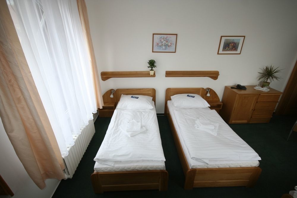 Hotel Otar Prága Kültér fotó