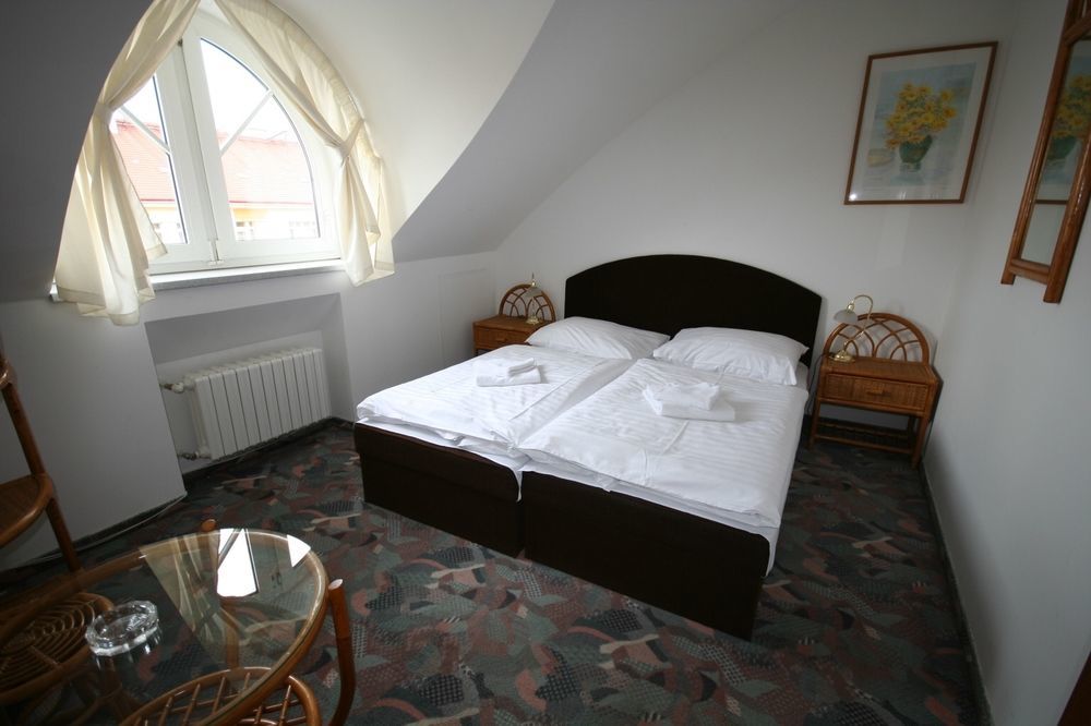 Hotel Otar Prága Kültér fotó