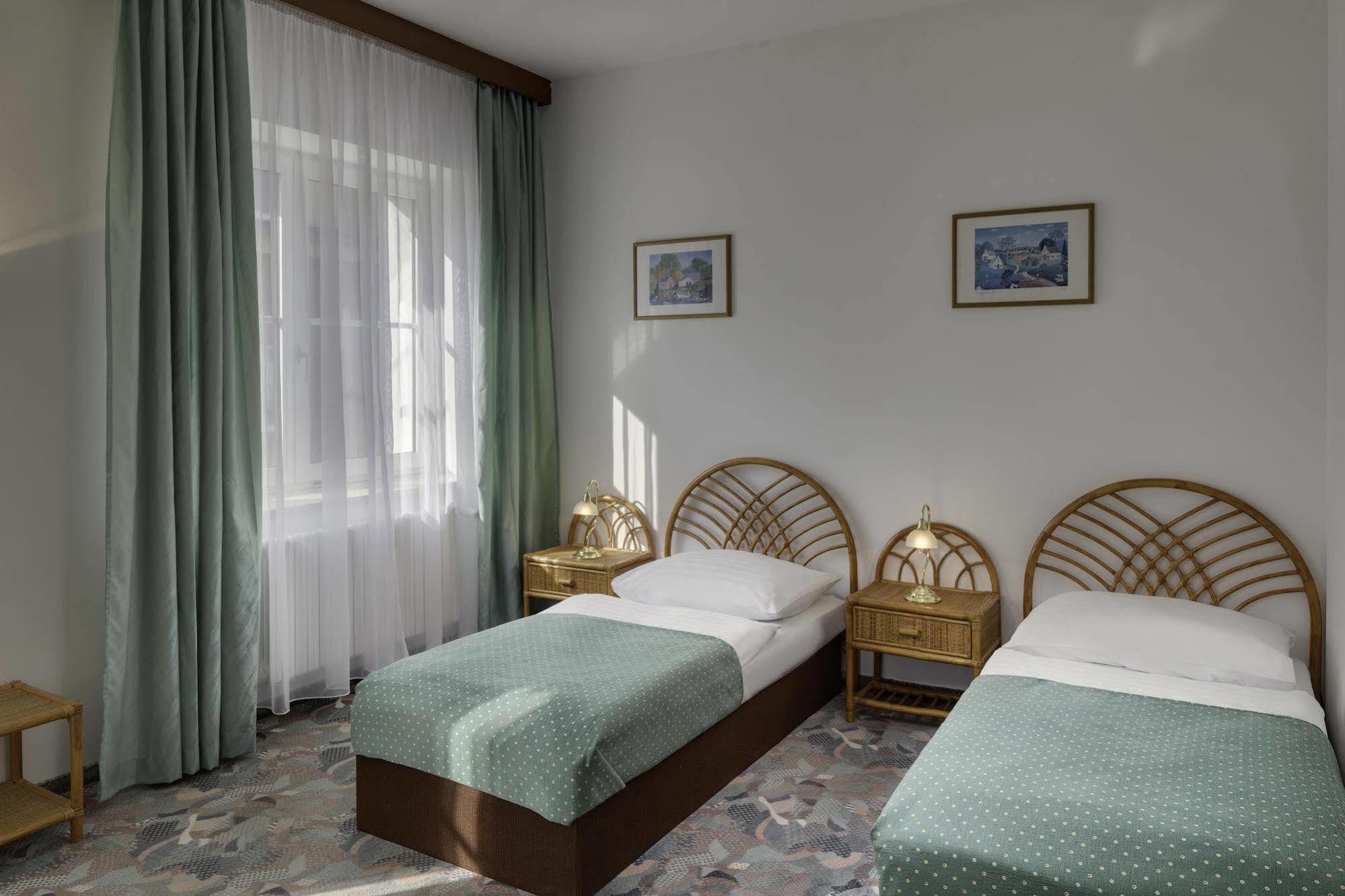 Hotel Otar Prága Kültér fotó