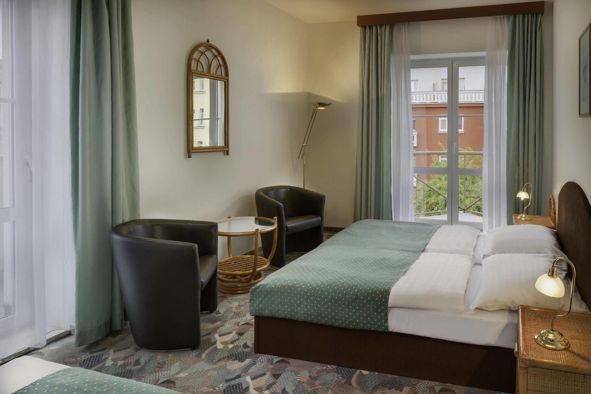 Hotel Otar Prága Kültér fotó