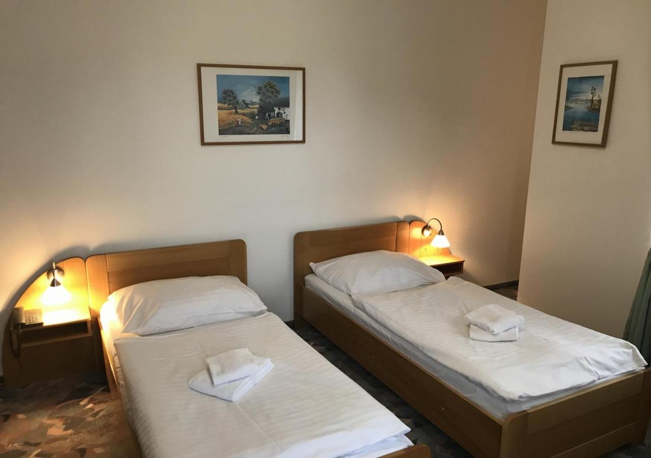 Hotel Otar Prága Kültér fotó