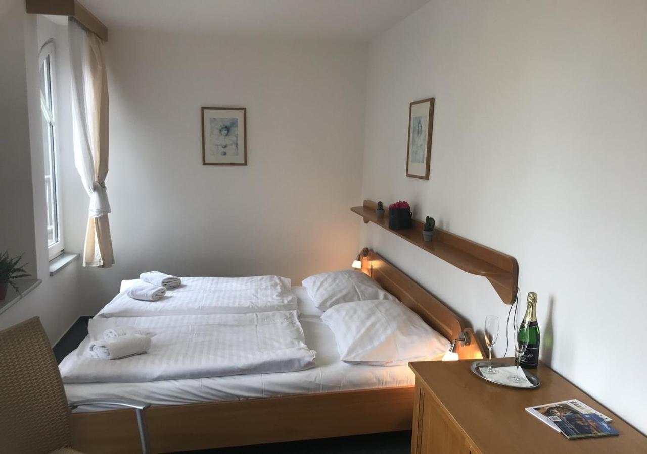 Hotel Otar Prága Kültér fotó
